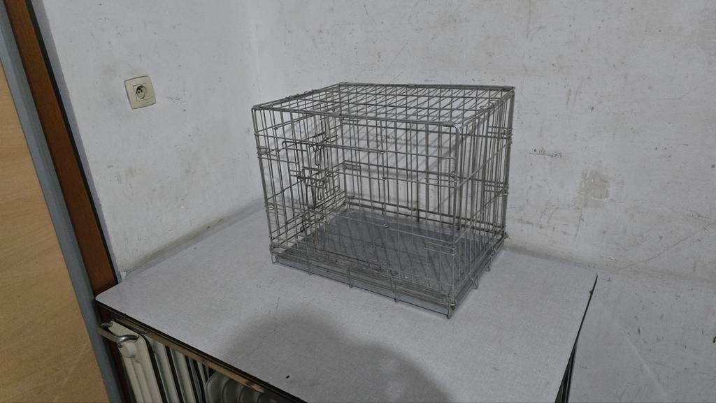 petit cage pour petit chien pliable solide dimensions 60cmx4, Animaux & Accessoires, Enlèvement ou Envoi, Comme neuf