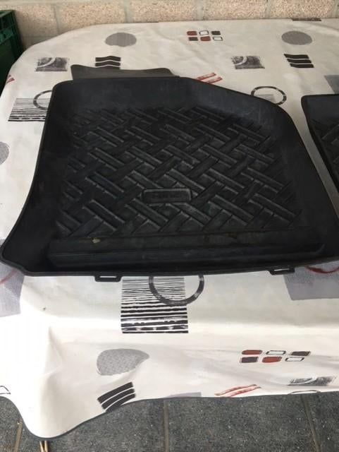 Tapis tout temps avant caoutchouc RENSI  174 ET 175 VW  AUDI, Autos : Divers, Tapis de voiture, Comme neuf, Enlèvement ou Envoi