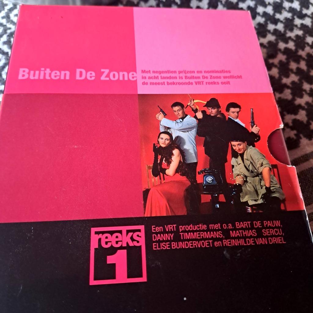 Buiten de zone reeks1 15eu verzending inbegrepen, Cd's en Dvd's, Dvd's | Tv en Series, Alle leeftijden, Ophalen of Verzenden, Zo goed als nieuw