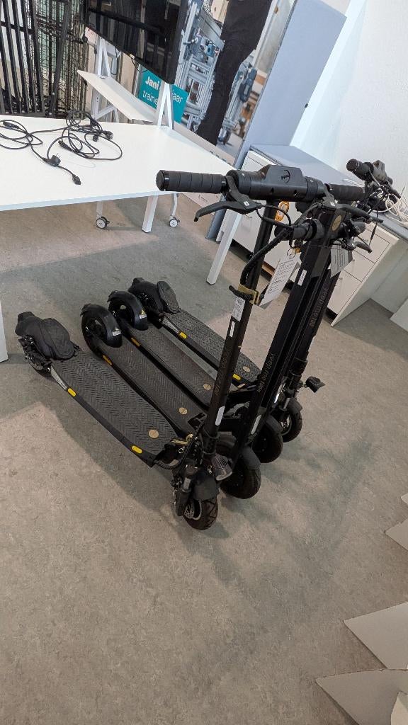 4 steps + 1st voor onderdelen / merk Yeepme, Fietsen en Brommers, Ophalen, Zo goed als nieuw, Elektrische step (E-scooter), Jeep