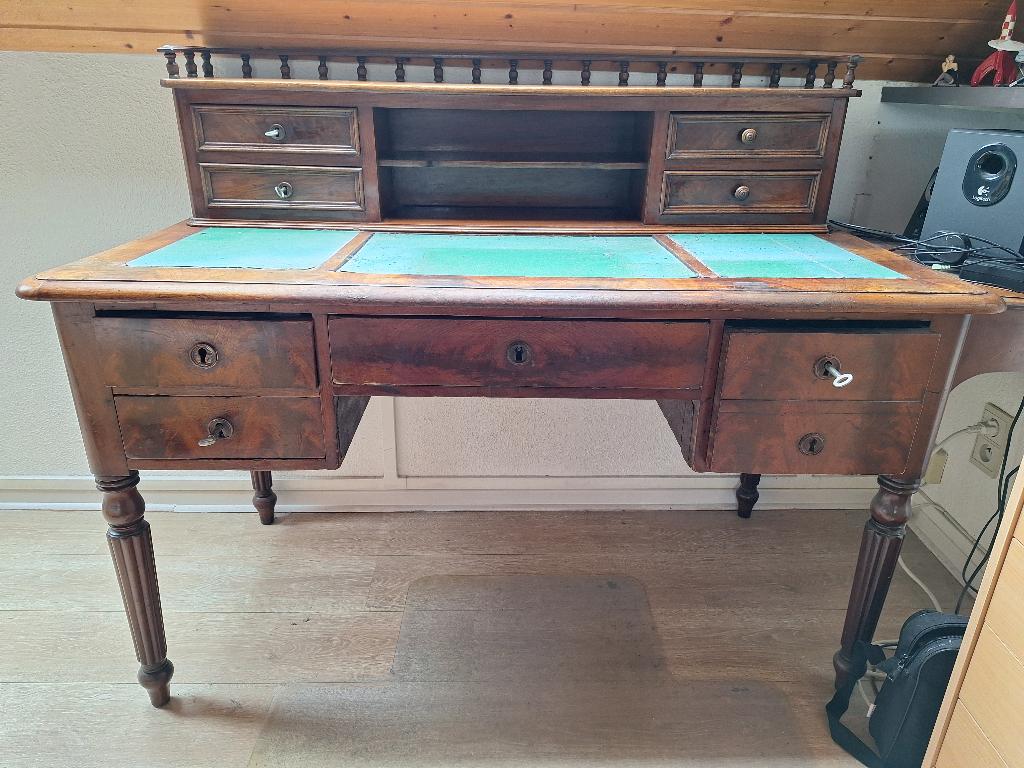 Bureau de style Louis XVIII en acajou, Enlèvement