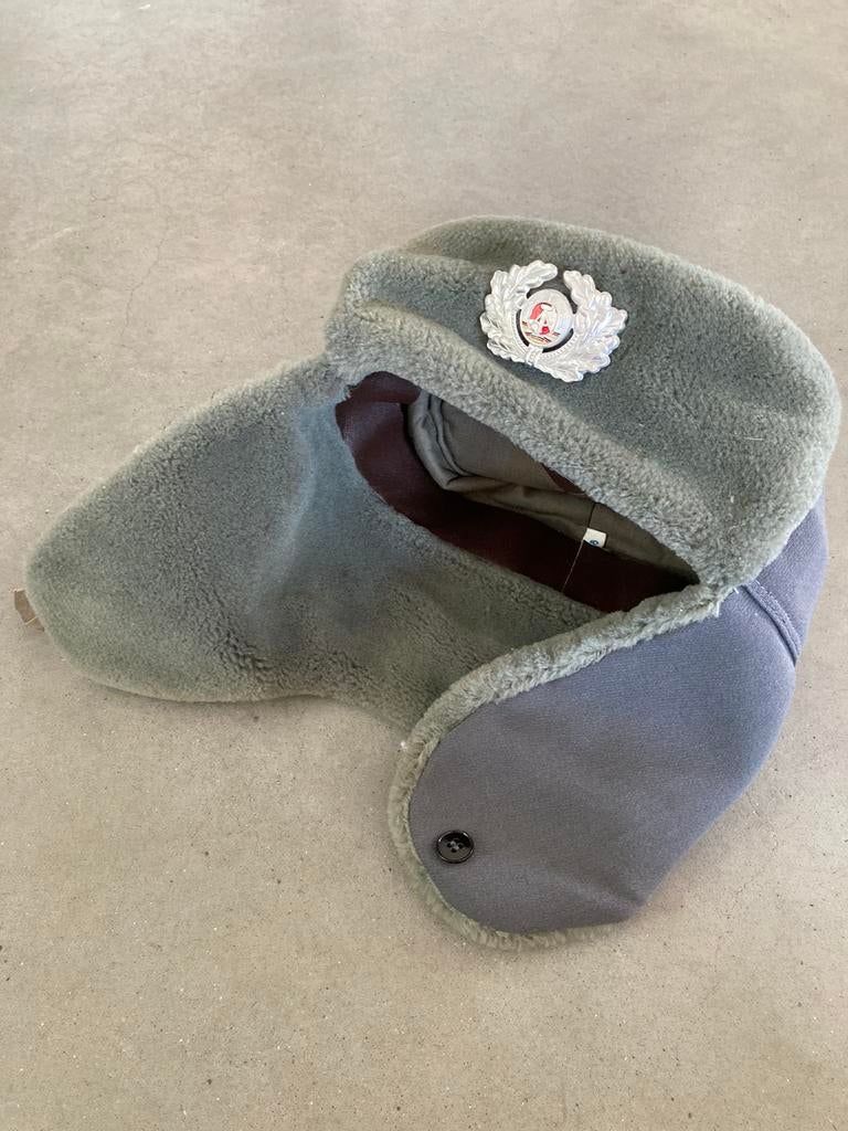 Muts DDR maat 58, Ophalen