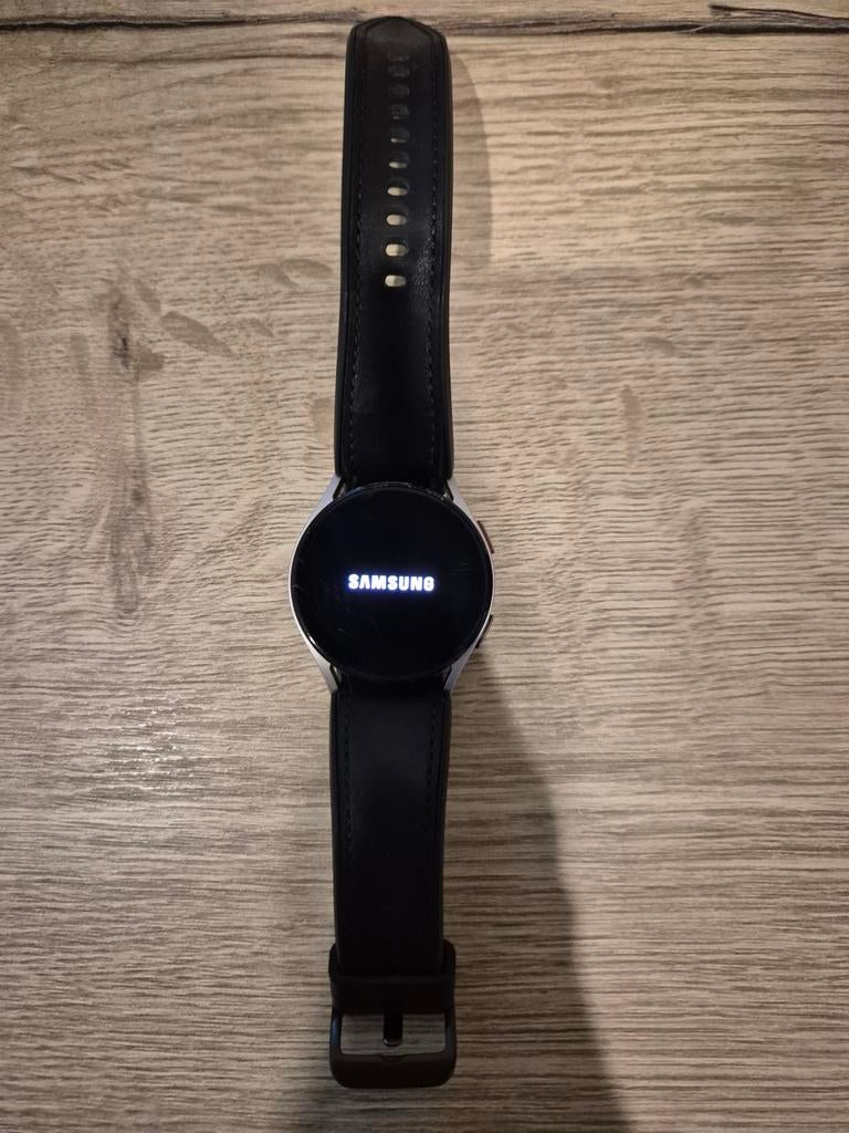 Samsung galaxy watch 4, met beschermglaasje, Handtassen en Accessoires, Smartwatches, Roze, Ophalen of Verzenden