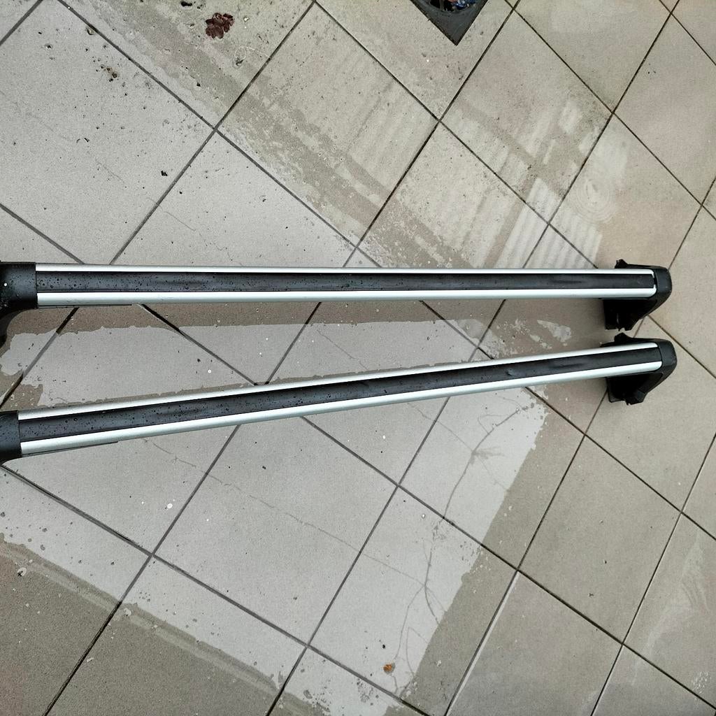 Barre de toit pour Renault en bon état.....