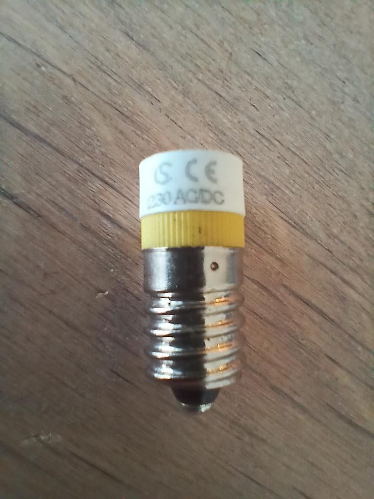 NIKO E10 Ledlampjes amber 220V AC, Ophalen, Nieuw