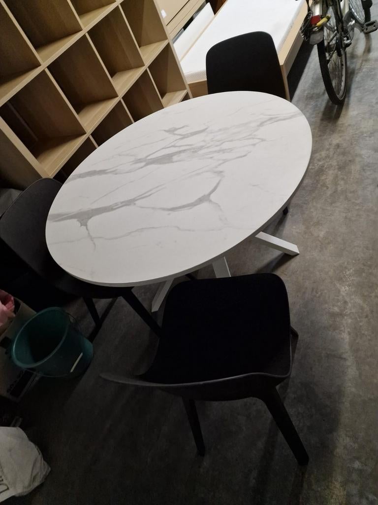 Belle table et chaises