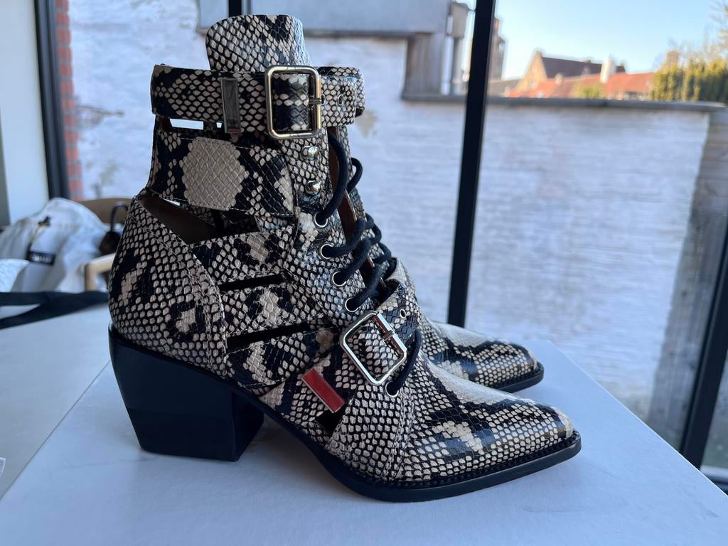 Enkellaarsjes Chloé, Ophalen of Verzenden, Zo goed als nieuw