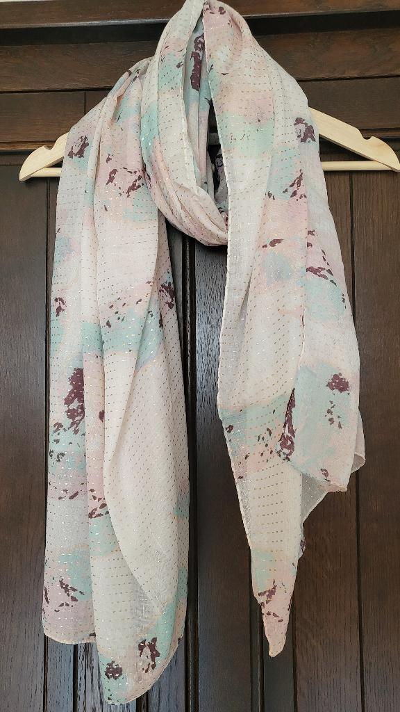 Sjaal met gouden accenten, Veritas, Ophalen of Verzenden, Gedragen, Sjaal