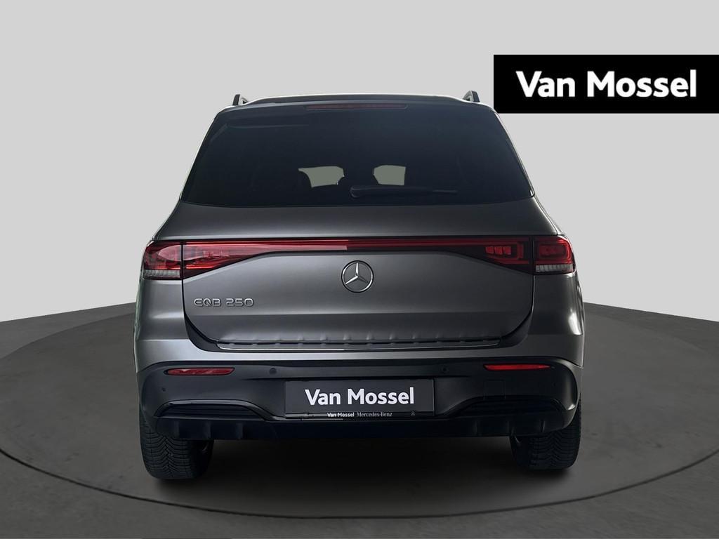 Mercedes-Benz EQB 250 AMG Line + NIGHTPAKKET + LED + CAMERA, Auto's, Mercedes-Benz, Stof, Gebruikt, 5 zetels, 5 deurs