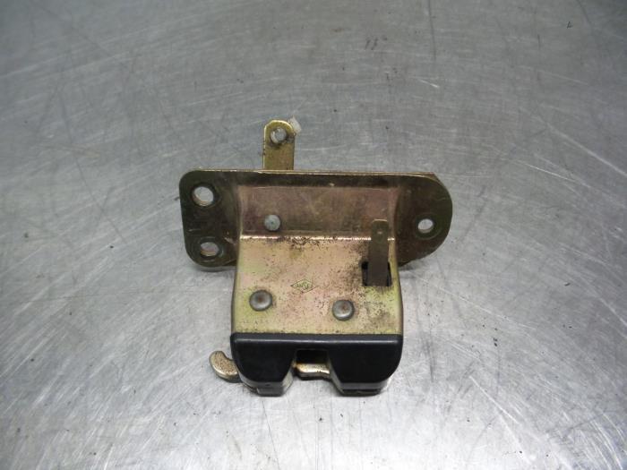 Mécanique de verrouillage hayon d'un Mitsubishi Colt (Colt, -, 3 mois de garantie, Utilisé, Mitsubishi