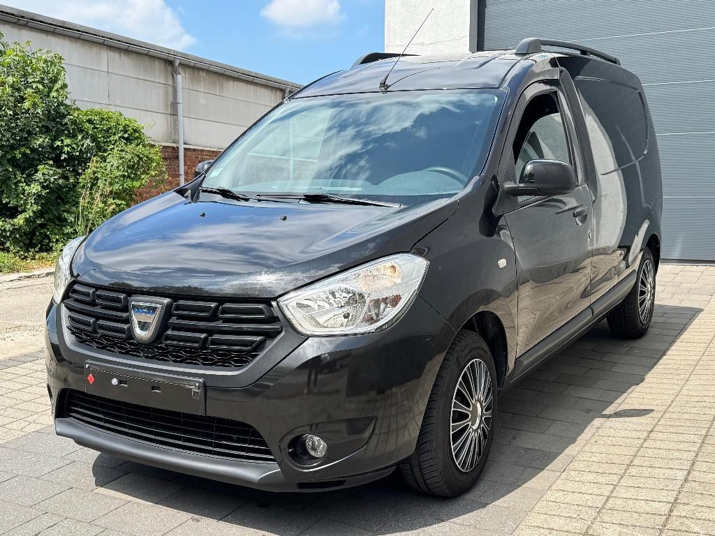 DACIA DOKKER 1.5 DCI DIESEL 2018 FULL EURO 6B NAVI AIRCO, Auto's, Bestelwagens en Lichte vracht, Stof, Euro 6, 4 cilinders, Zwart