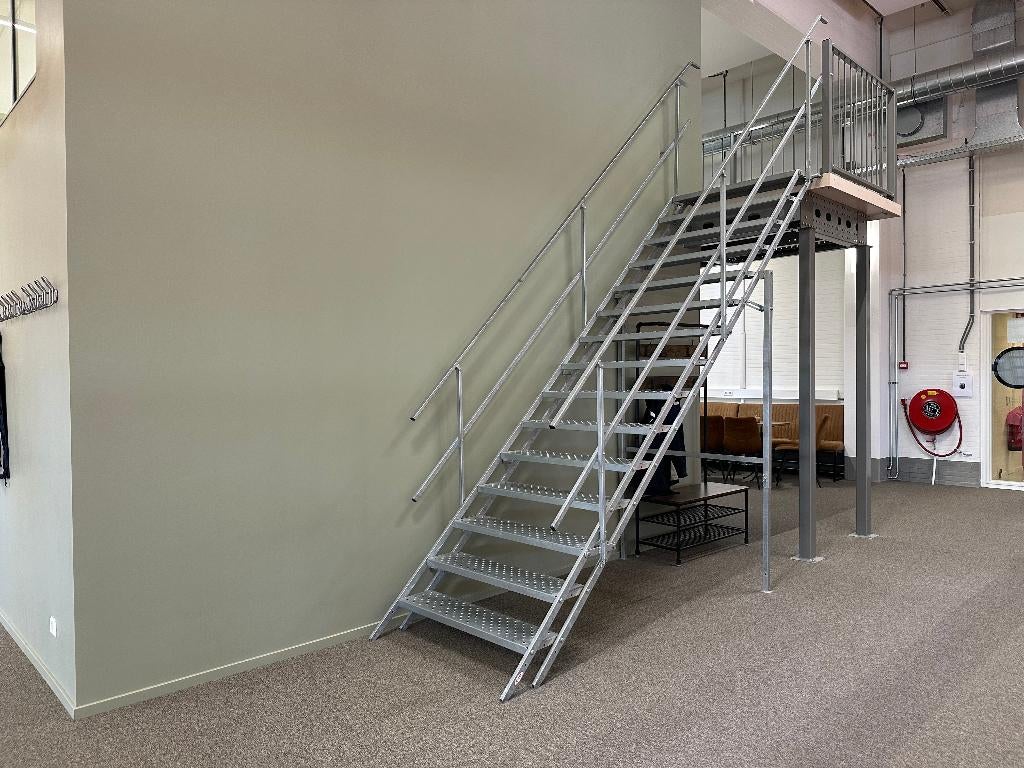 Magazijntrappen | Trappen | Stalen trappen, Alle leeftijden, Ophalen of Verzenden, Gebruikt, Actie