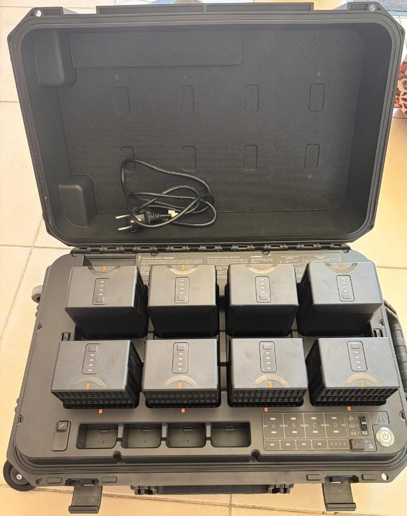 DJI 350 RTK - 4 paires de batteries TB65 + station de charge, Enlèvement, Comme neuf