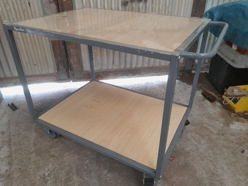 Manutan plateauwagen magazijnkar in zeer goede staat, Ophalen, Zo goed als nieuw