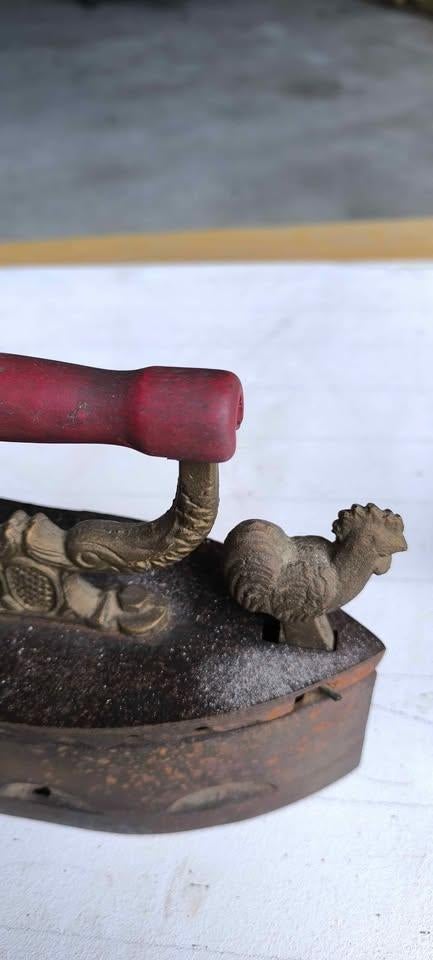 Ancien grand fer à repasser à braise fonte fermoir : 50 €, Enlèvement