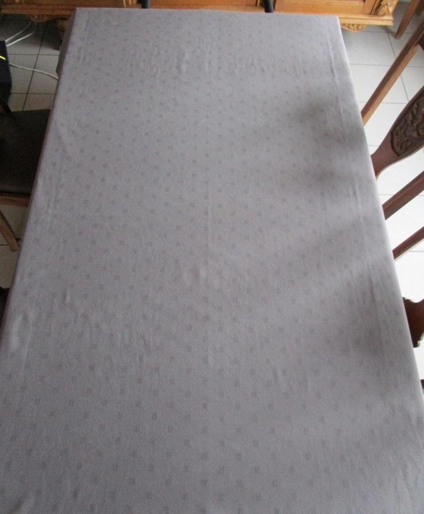 Stoffen tafelkleed 256x150cm - kleur taupe - OPRUIM, Ophalen of Verzenden, Gebruikt, Overige kleuren, Tafelkleed of Tafelzeil