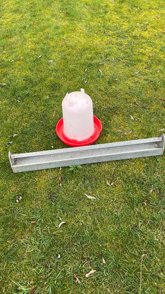 Drink en voederbak kippen, Ophalen, Gebruikt, Drinken en Voederen