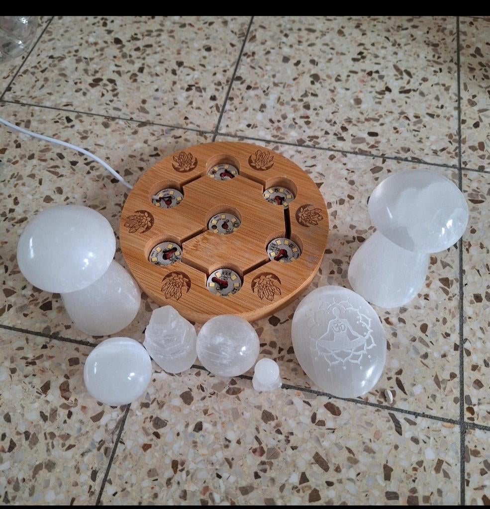 Pierre selenite avec socle, Enlèvement ou Envoi