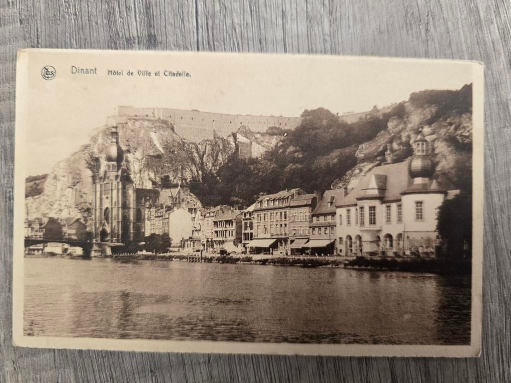 Carte postale Dinant, hôtel de ville et citadelle, Enlèvement ou Envoi