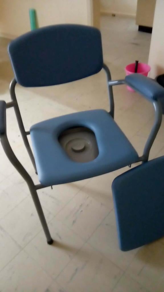 Chaise percée, Divers, Matériel Infirmier, Enlèvement, Comme neuf