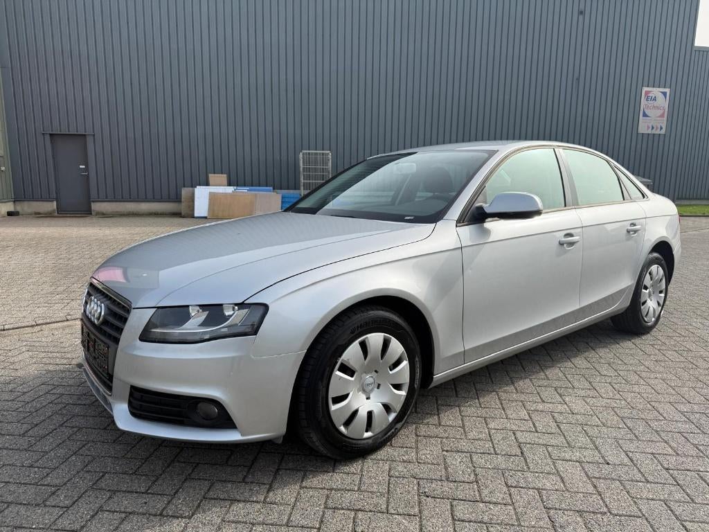 Audi A4 1.8 benzine bouwjaar 2009 64.000 km goede staat, Auto's, A4, Elektrische ramen, Bedrijf, Grijs