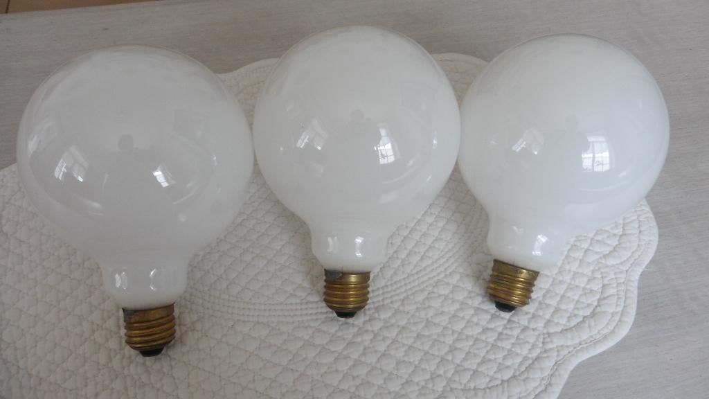 Lot de 3 grosses ampoules en verre opaque blanc, Enlèvement