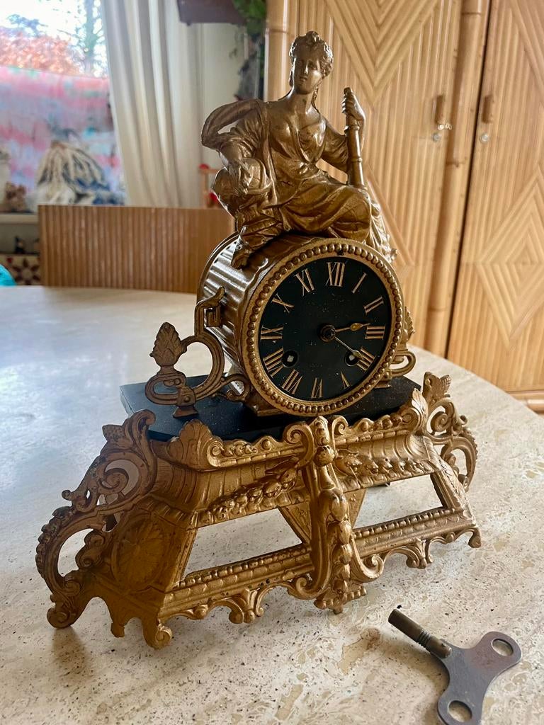 Antieke Franse pendule met beeld Jullien A Paris, Ophalen