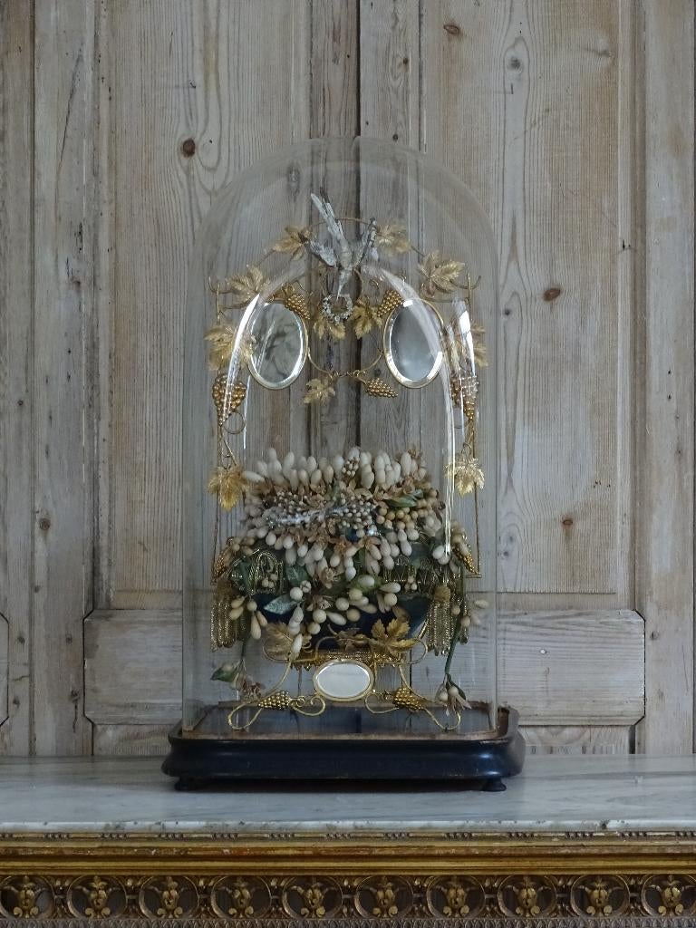 Hoge vierkanten stolp met inhoud, Enlèvement