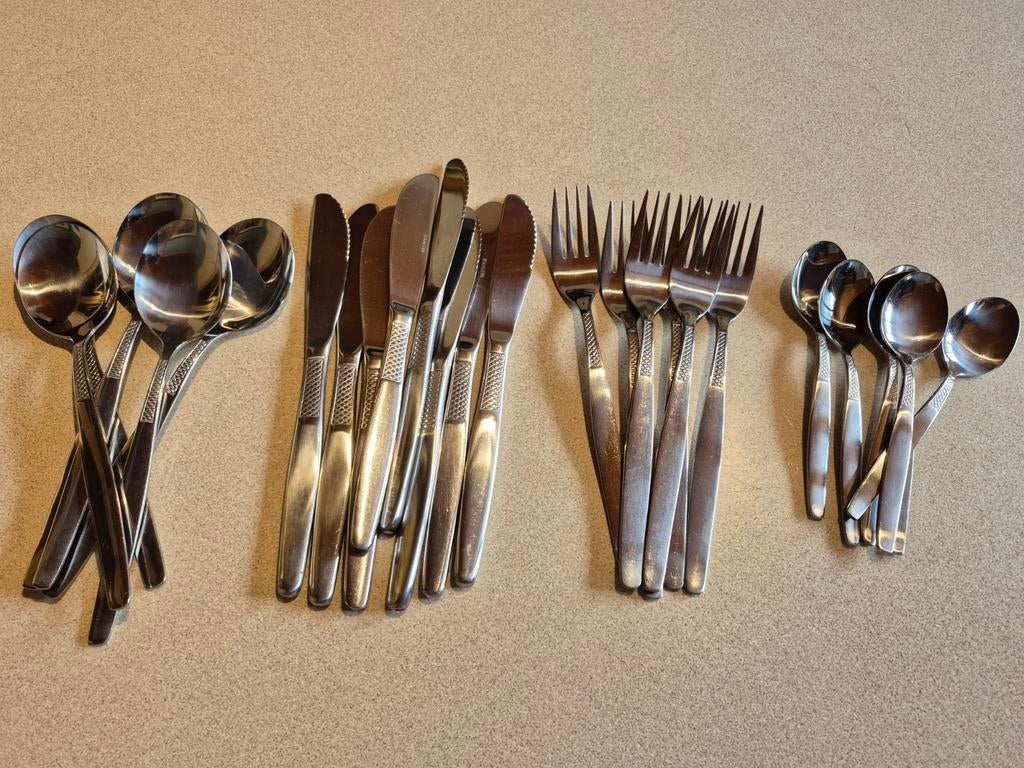 Bestekset (28 stuks) messen vorken lepels koffielepels, Résiste au lave-vaisselle, Enlèvement ou Envoi, Ensemble de couverts, Comme neuf