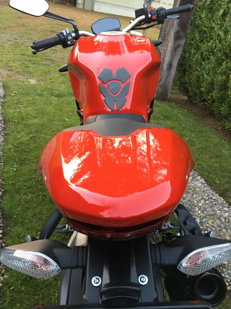 Moto, 2 cilinders, Particulier, Meer dan 35 kW, 821 cc