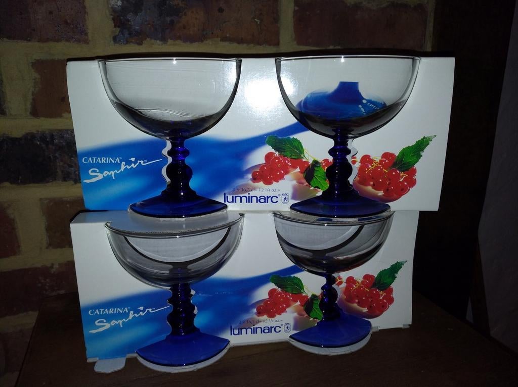 NEUF Très  jolie coupe à  glace pied bleu Saphir Luminarc, Maison & Meubles, Enlèvement ou Envoi, Neuf