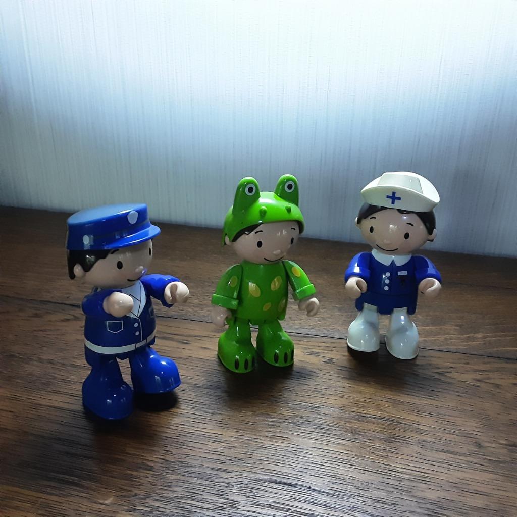 3 popjes, politie, verpleegster en verklede kikker., Ophalen of Verzenden, Zo goed als nieuw, Speelset
