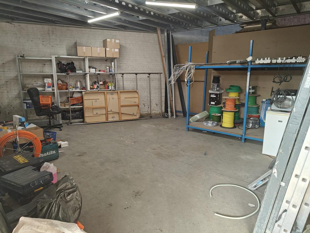 Opslagruimte te huur, Ophalen