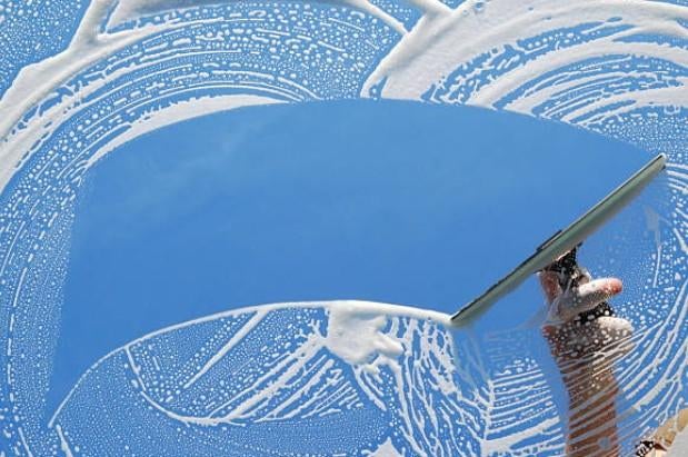 Laveur de vitre professionnel, Nettoyage des vitres intérieures