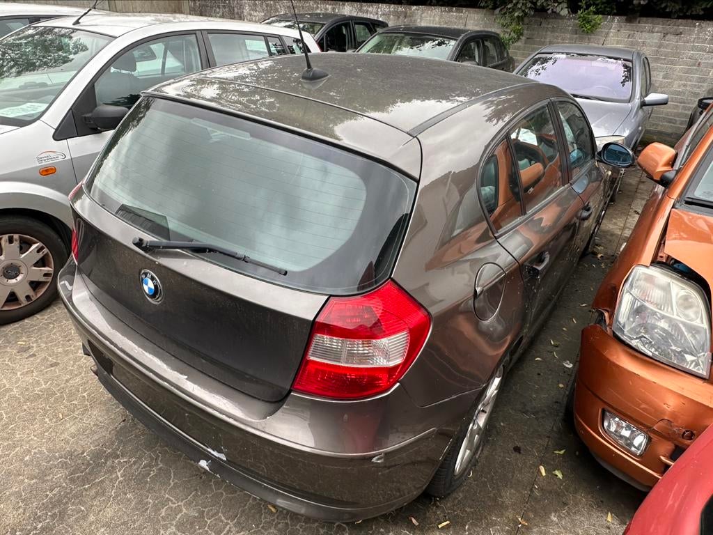 Export Auto onderdelen polo BMW  KiA, Auto's, 1 Reeks, 1199 cc, Zwart, Bedrijf