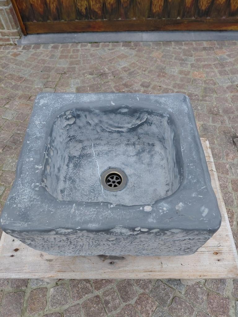Antieke prachtige arduinen wasbak met afgewerkte zijden, Tuin en Terras, Ophalen