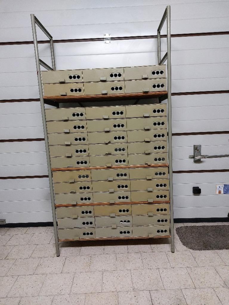 ARMOIRE  COURRIER / PETITS OBJETS / COLLECTIONS, Articles professionnels, Enlèvement, Autre catégorie