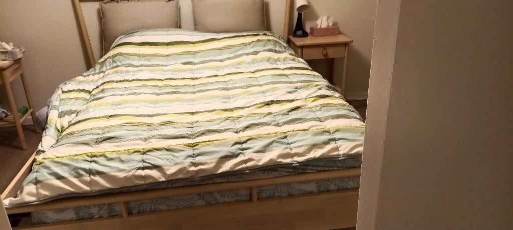 Prachtige en comfortabele bed Ikea vol hout. Scandinavisch, Huis en Inrichting, Slaapkamer | Bedden, Ophalen, Overige kleuren