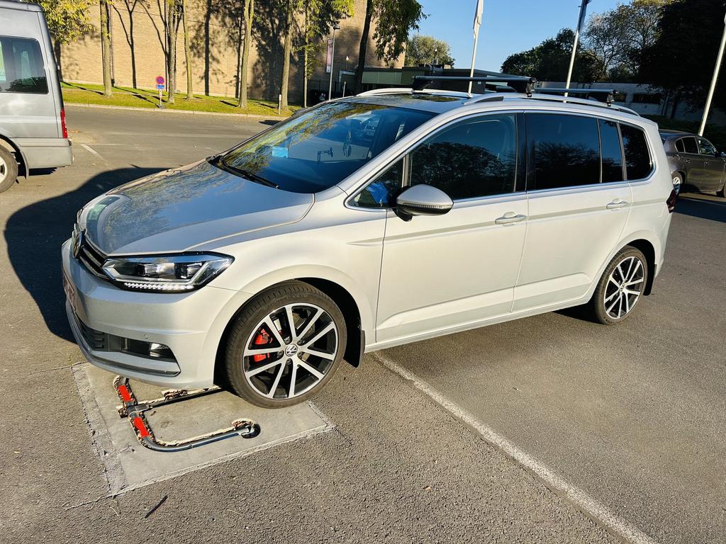 Vw Touran 1.6 TDI 85kw 7 places prête à partir, Autos, Volkswagen, Argent ou Gris, Achat, Euro 6, 7 places