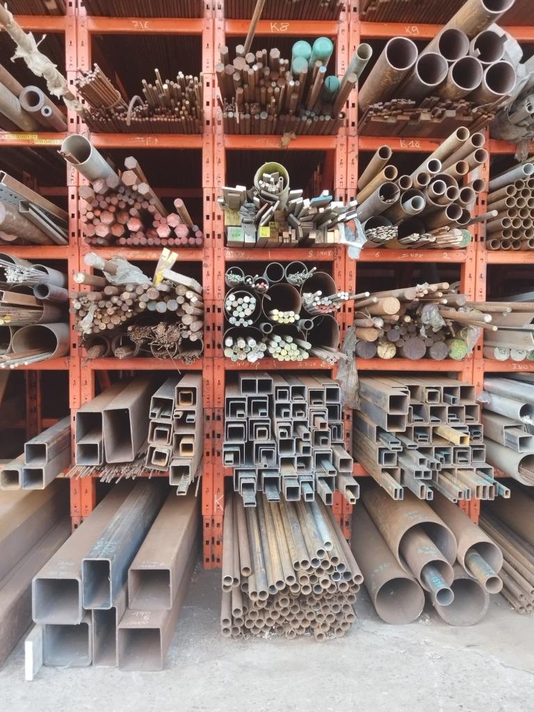 Ijzer / metalen kokers / vierkante buizen / kokerprofiel, Doe-het-zelf en Bouw, Metalen, Ophalen, Zo goed als nieuw, Geen idee