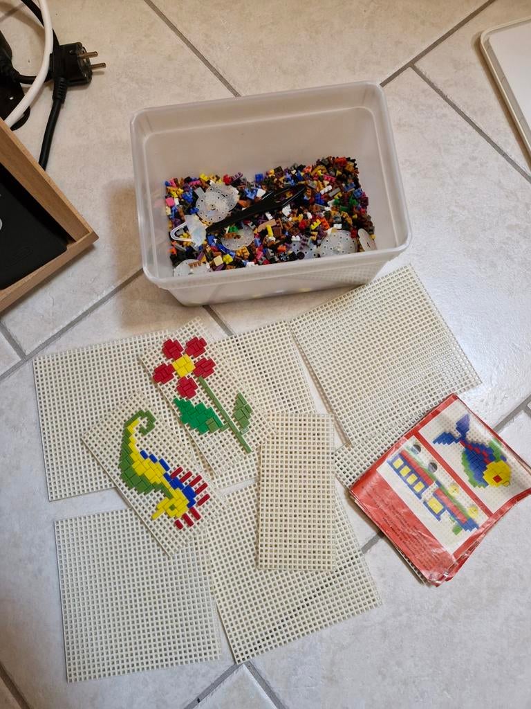 Boite de pièces ministeck ancien, Hobby & Loisirs créatifs, Enlèvement ou Envoi, Utilisé, Ministeck ou Strip en vrac