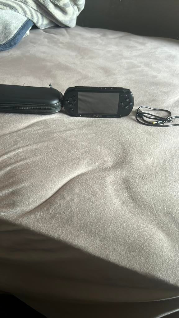 PSP Street crackée + 27 jeux 90 euro pas négociable, Consoles de jeu & Jeux vidéo, Enlèvement, PSP