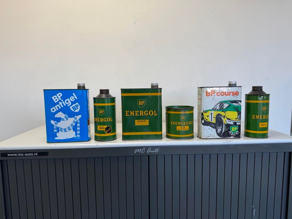 Divers vieux bidons d'huile de garage BP, Collections, Marques & Objets publicitaires, Enlèvement ou Envoi, Utilisé, Emballage