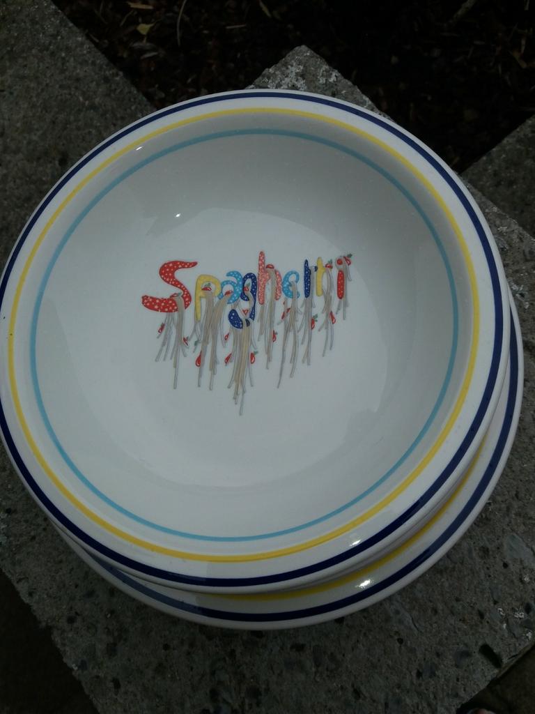 Bol à spaghetti et 6 assiettes, Maison & Meubles, Enlèvement, Neuf, Assiettes(s)