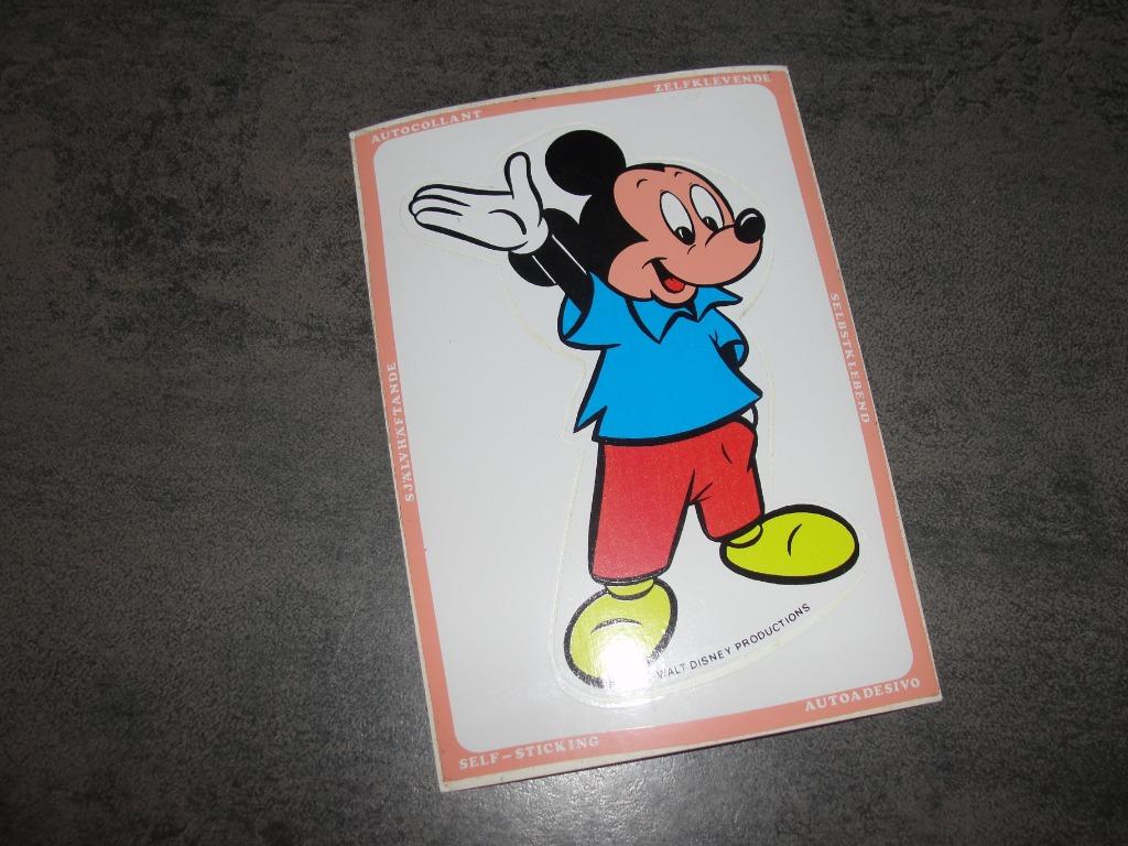 Carte postale avec autocollant de "Walt Disney"(années 1970), Enlèvement ou Envoi, 1960 à 1980, Non affranchie, Autres thèmes