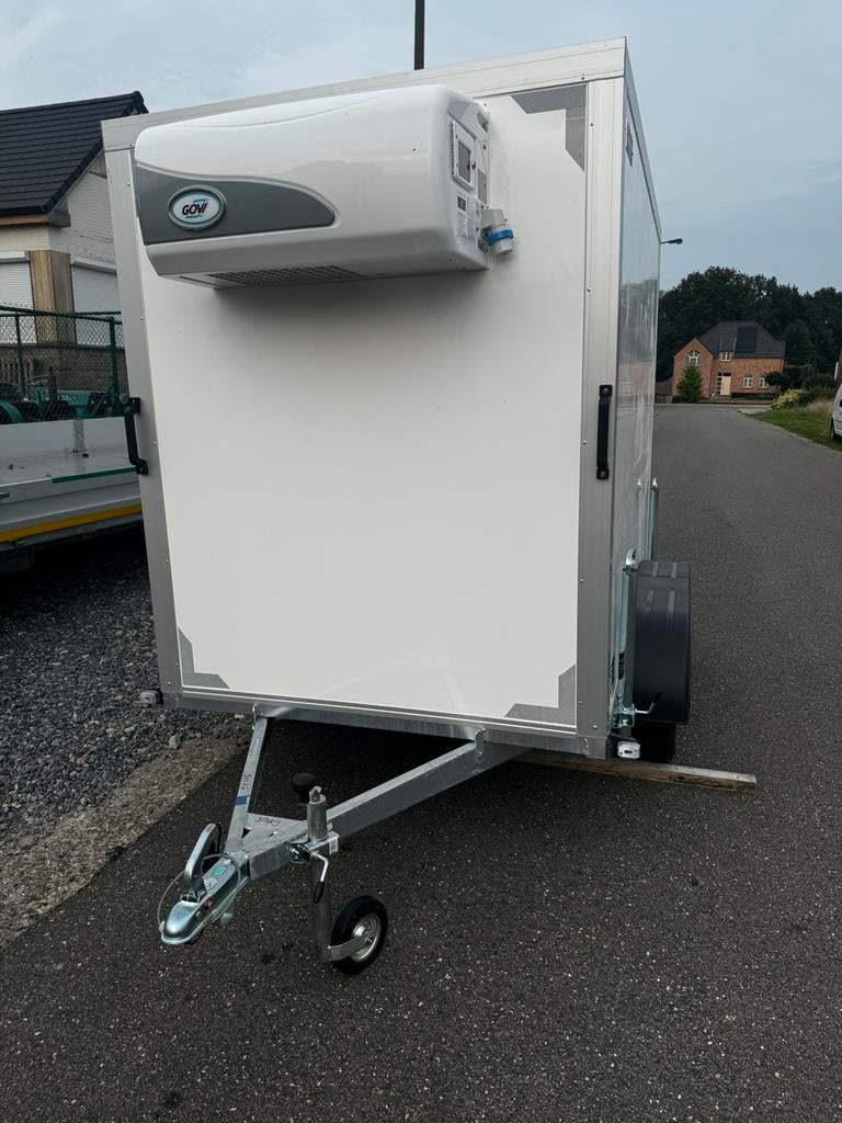 EN STOCK Camion réfrigéré non freiné 250/150/180 haut, Enlèvement, Neuf