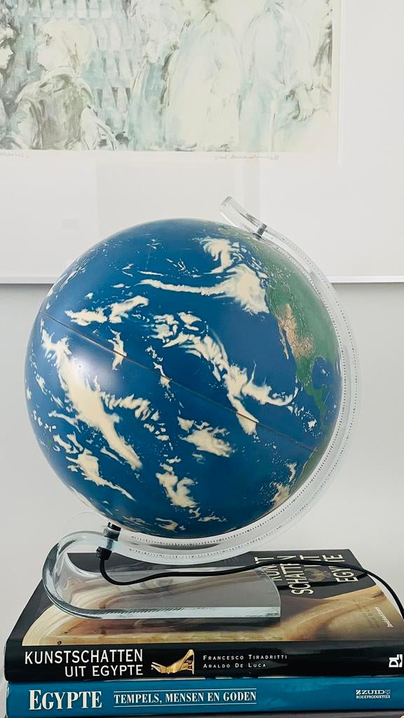 Jaren 90 wereldbol met licht op voet gebogen acrylic, Enlèvement, Comme neuf