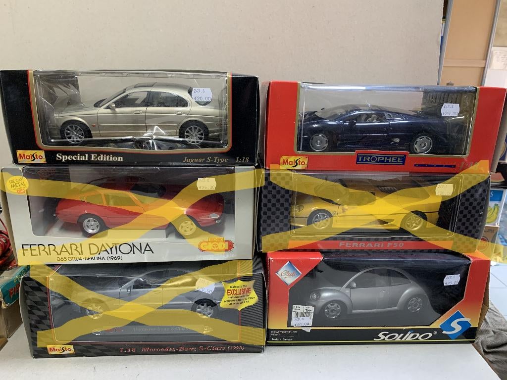Maisto Solido 1/18 : Ferrari, Jaguar, New Beetle,..., Enlèvement, Maisto