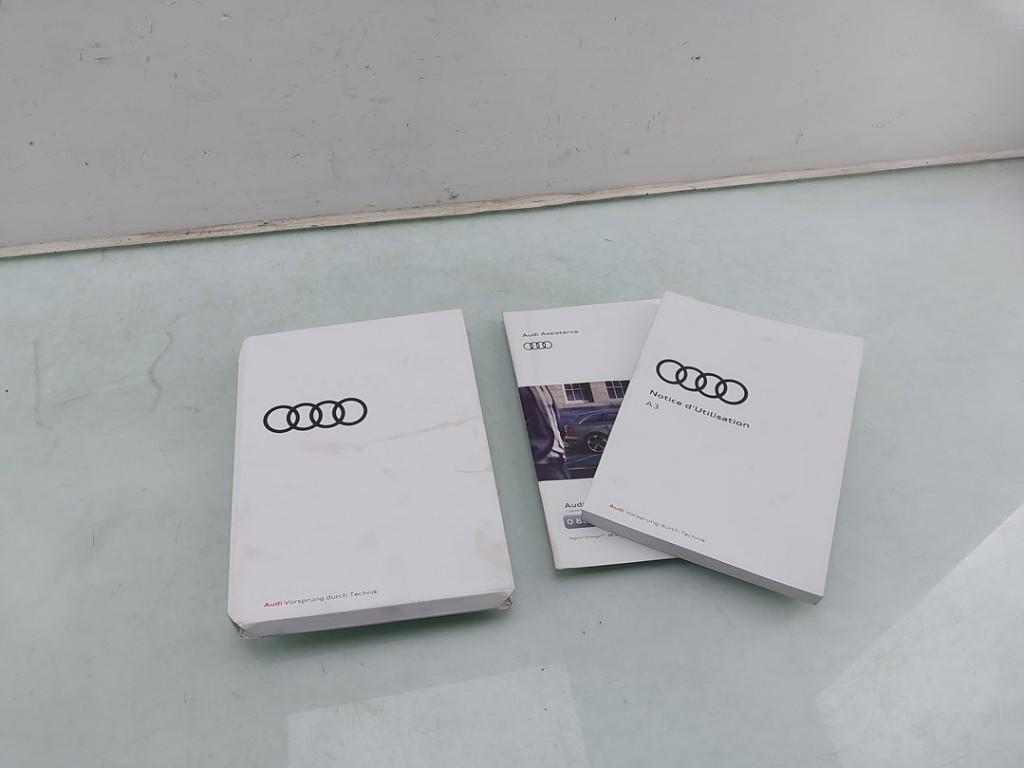 MANUEL UTILISATEUR Audi A3 Sportback (8YA) (|8Y0012740AE|), Autos : Pièces & Accessoires, Utilisé, Audi