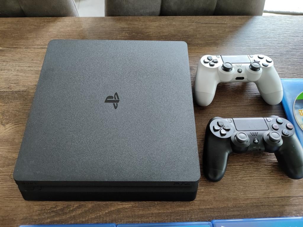 Playstation 4 slim + 2 controllers + 13 games, Games en Spelcomputers, Spelcomputers | Sony PlayStation 4, Ophalen, Met 2 controllers